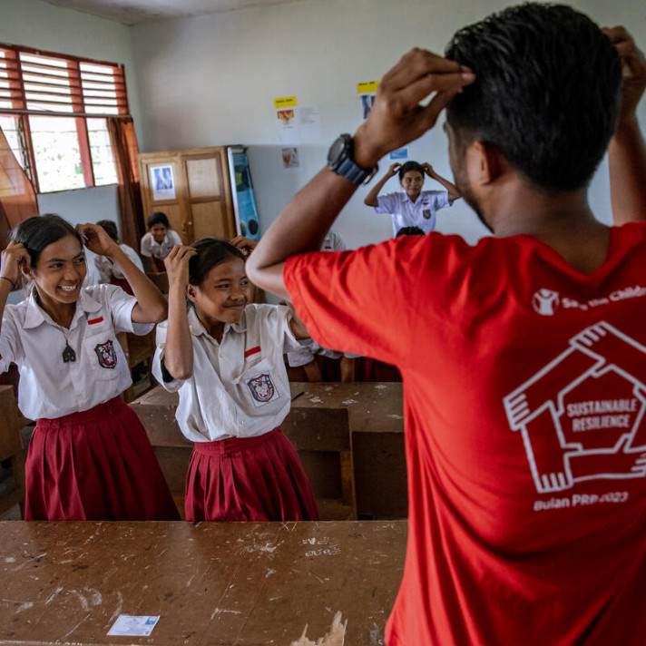 CH11084370 Atika, 12, learns about climate change and how to prepare for disasters at her school in drought affected East Sumba, Indonesia.