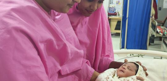 CH11612403 Save the Children midwives cradle baby Noor (1 day)