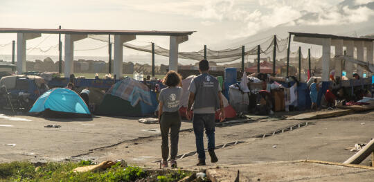 CH11614266 Save the Children staff visit people living in tents in the aftermath of the earthquake, La Guaira State