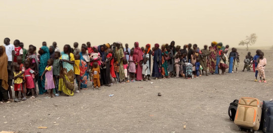 CH11013478 Refugees and returnees from Sudan waiting to be transported to Transit Centre 2 in Renk South Sudan