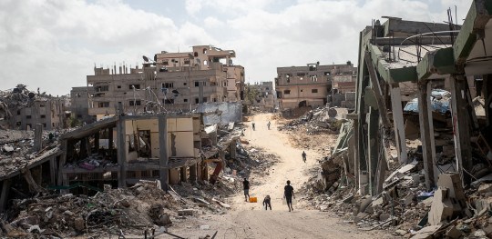 CH11031424 Children walk down the destroyed streets of Khan Younis the Gaza Strip