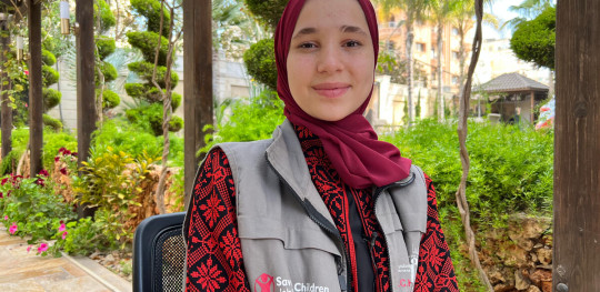 CH1682280 Portrait of Sara 15 at the Generation Hope child hearing in Gaza oPt