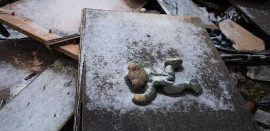 CH1750015 A toy seen in the rubble of Dmytros house that burned down near Chernihiv Ukraine