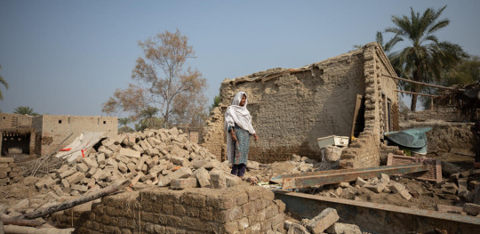 CH1755213 Noor amongst the rubble after the floods that destroyed her home Sindh Pakistan