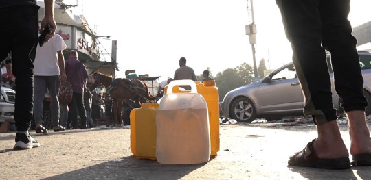 CH1923572 jerry cans filled with water on the street