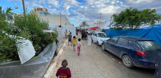 CH1925622 A road lined with makeshift shelters