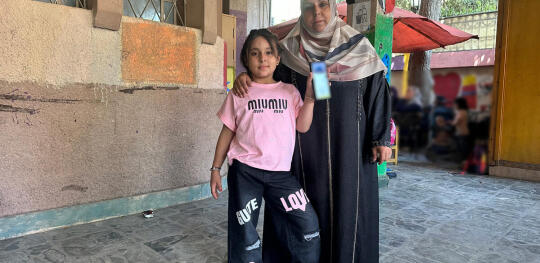 CH295175 Layan (9) and her mother Reem (38) at a child friendly space in Egypt (1)