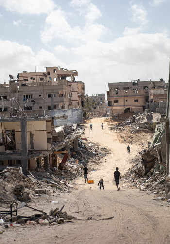 CH11031424 Children walk down the destroyed streets of Khan Younis the Gaza Strip v2