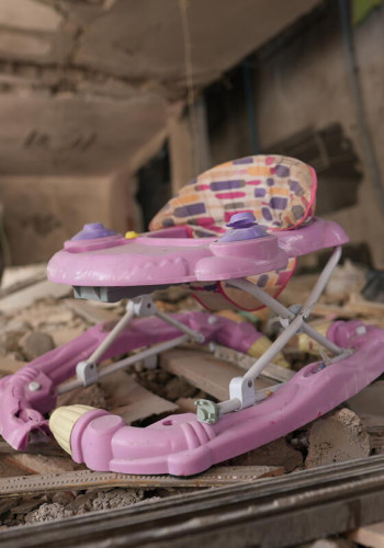 CH1909334 A child rocking chair among a rubble in Gaza 1 v2