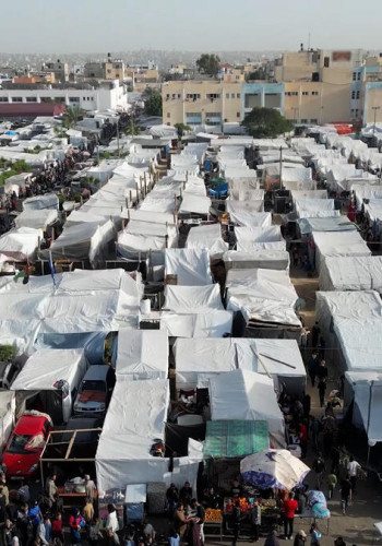 CH1939787 Aerial shotsDrone of camp sheltering people who are displaced Khan Younis Gaza v2