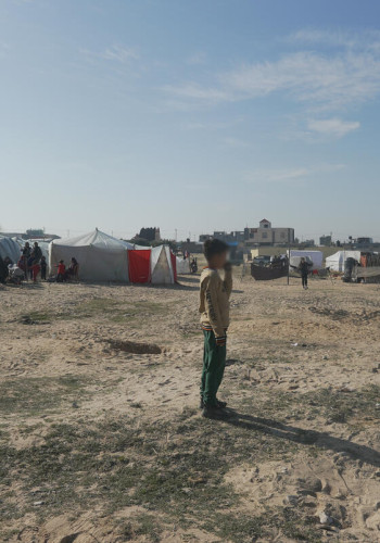 CH1961792 Boy standing in front of tents v2