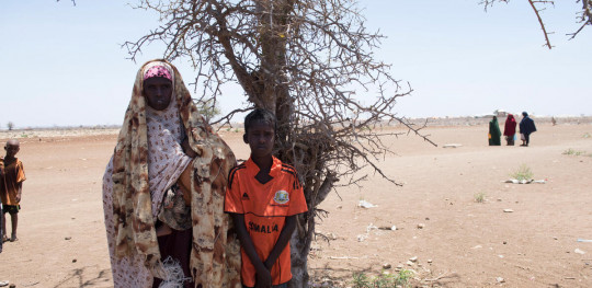 CH1659812 Leylo 28 photographed with her four month old son Assad and her 12 year old son Yuusuf in a camp in Baidoa in the South West State of Somalia