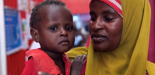 CH1873812 Isaq 2 and his mother Kultun 35 in a health facility supported by Save the Children in Mogadishu Somalia