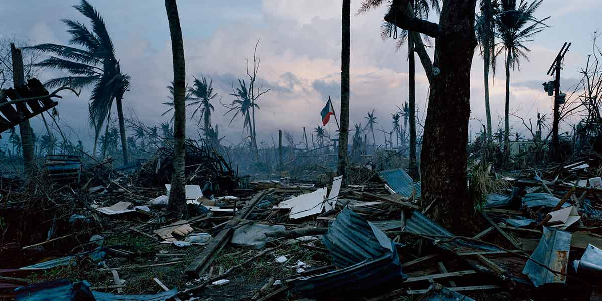 typhoon haiyan philippines emergency